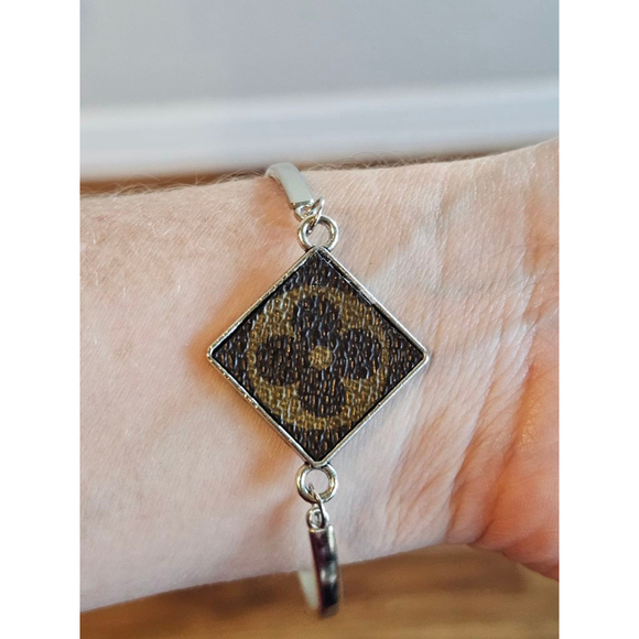 Louis Vuitton Pendant On Silver Plated Bracelet - Picture 1 of 5